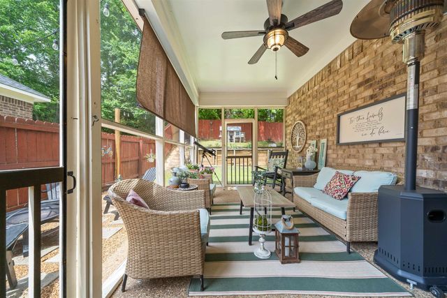 385 GARDEN SPRINGS DR, Oakland, TN 38060