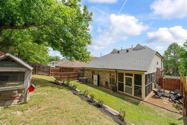 385 GARDEN SPRINGS DR, Oakland, TN 38060