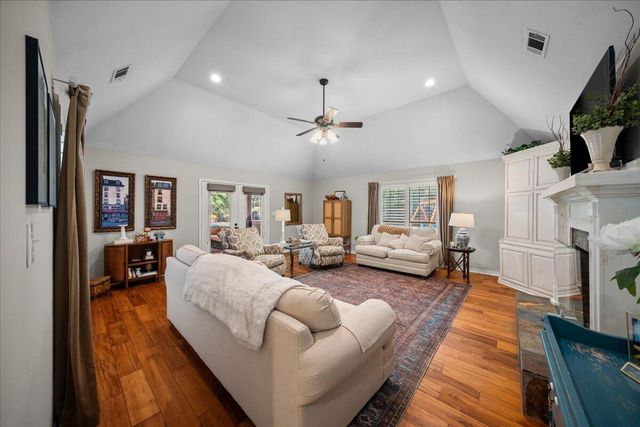 24 Cove Ln., Hattiesburg, MS 39402