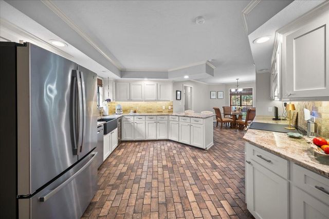 24 Cove Ln., Hattiesburg, MS 39402