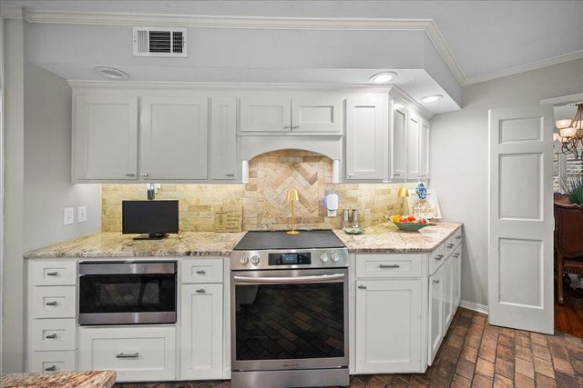 24 Cove Ln., Hattiesburg, MS 39402