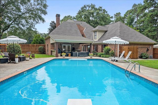 24 Cove Ln., Hattiesburg, MS 39402