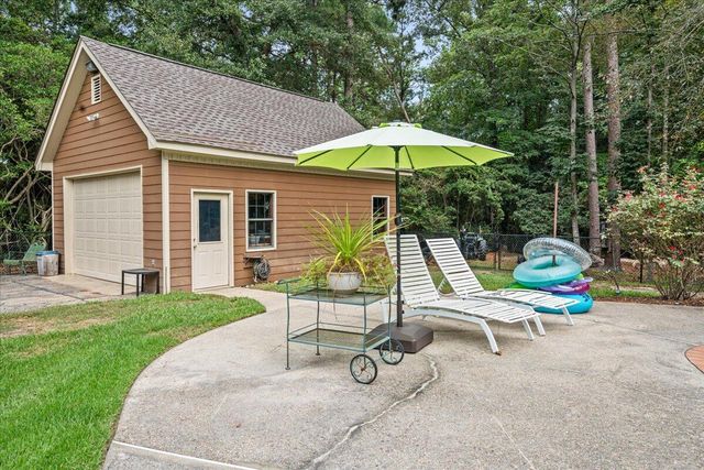 24 Cove Ln., Hattiesburg, MS 39402