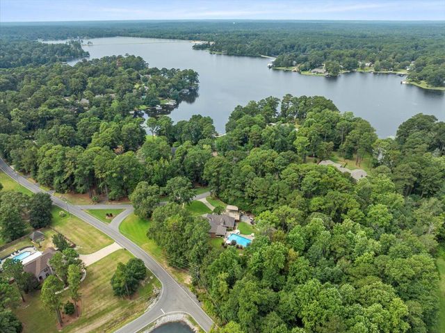 24 Cove Ln., Hattiesburg, MS 39402