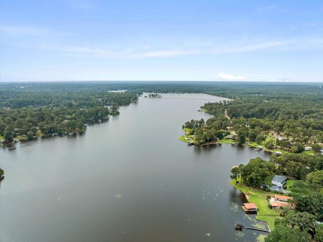 24 Cove Ln., Hattiesburg, MS 39402