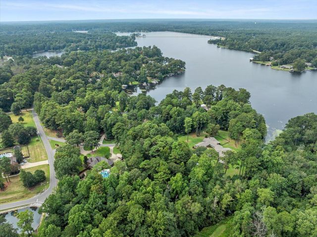 24 Cove Ln., Hattiesburg, MS 39402