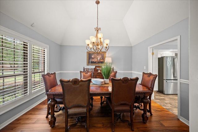 24 Cove Ln., Hattiesburg, MS 39402