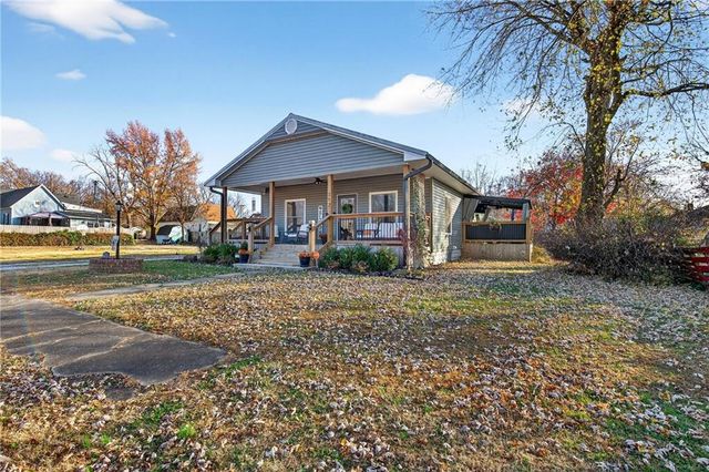 312 E Lee Street, Nevada, MO 64772