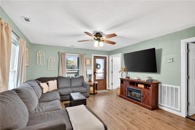 312 E Lee Street, Nevada, MO 64772