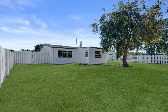 1437 SW 1st Avenue, Deerfield Beach, FL 33441