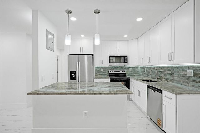 1437 SW 1st Avenue, Deerfield Beach, FL 33441