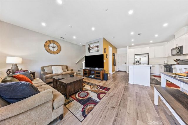 963 W Clover Avenue, Rialto, CA 92376
