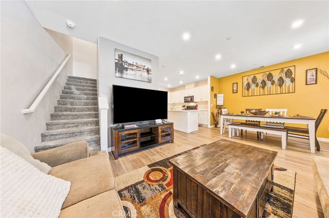 963 W Clover Avenue, Rialto, CA 92376