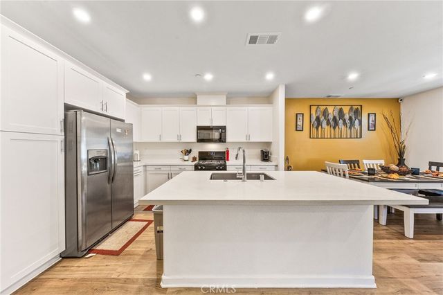 963 W Clover Avenue, Rialto, CA 92376