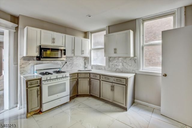 70 S 9Th St, Newark City, NJ 07107