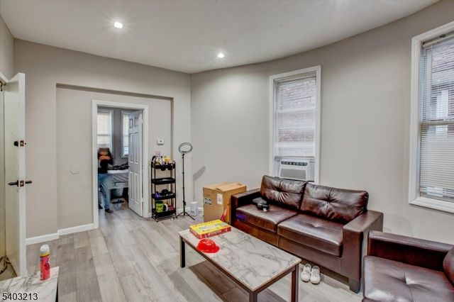 70 S 9Th St, Newark City, NJ 07107