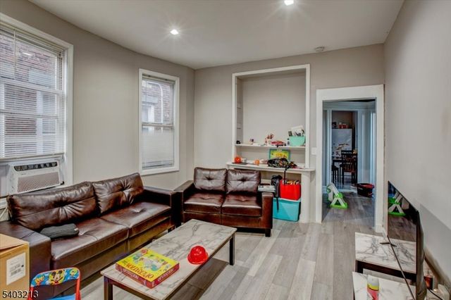 70 S 9Th St, Newark City, NJ 07107