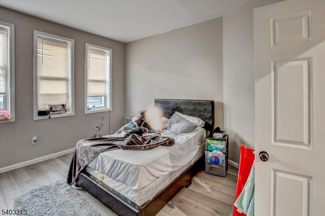 70 S 9Th St, Newark City, NJ 07107