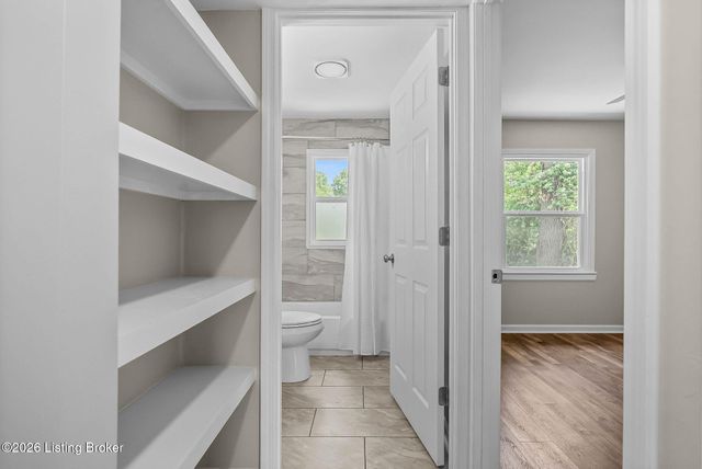 5005 Yaupon Ln, Louisville, KY 40213