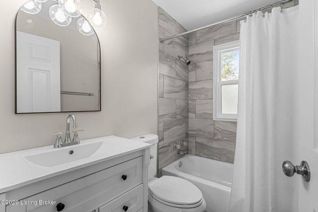 5005 Yaupon Ln, Louisville, KY 40213