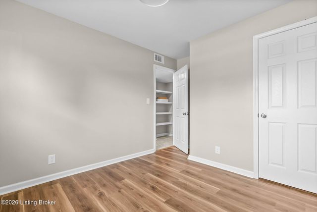 5005 Yaupon Ln, Louisville, KY 40213