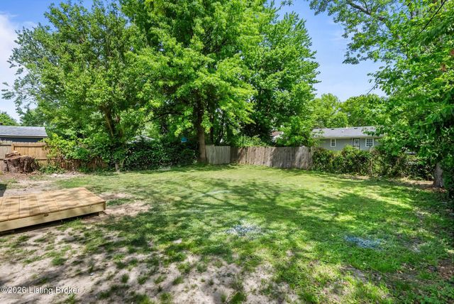 5005 Yaupon Ln, Louisville, KY 40213