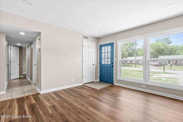 5005 Yaupon Ln, Louisville, KY 40213