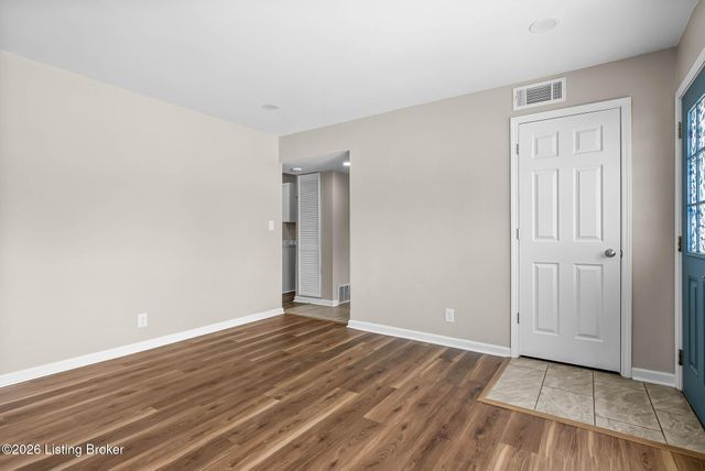 5005 Yaupon Ln, Louisville, KY 40213