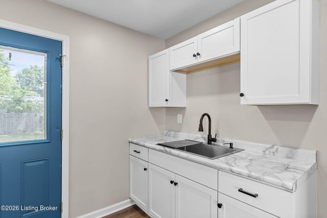 5005 Yaupon Ln, Louisville, KY 40213