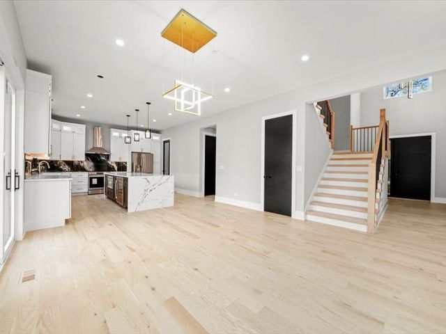 7137 S 87th Avenue S, Justice, IL 60458