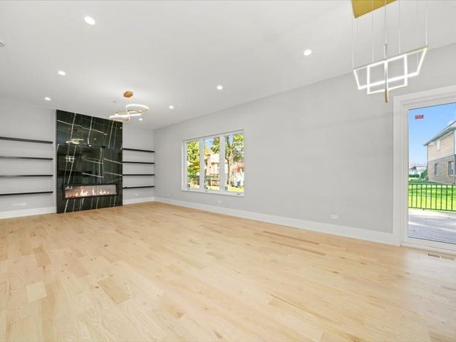 7137 S 87th Avenue S, Justice, IL 60458