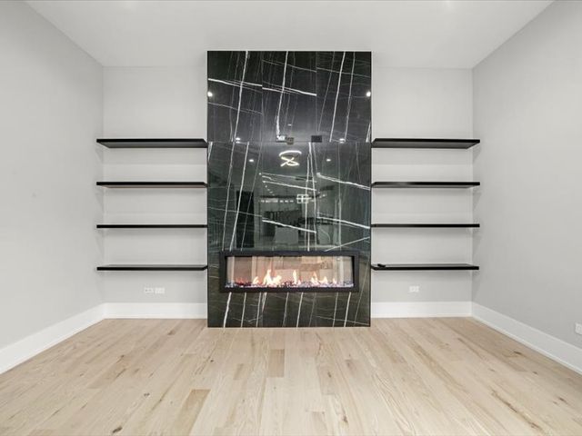 7137 S 87th Avenue S, Justice, IL 60458