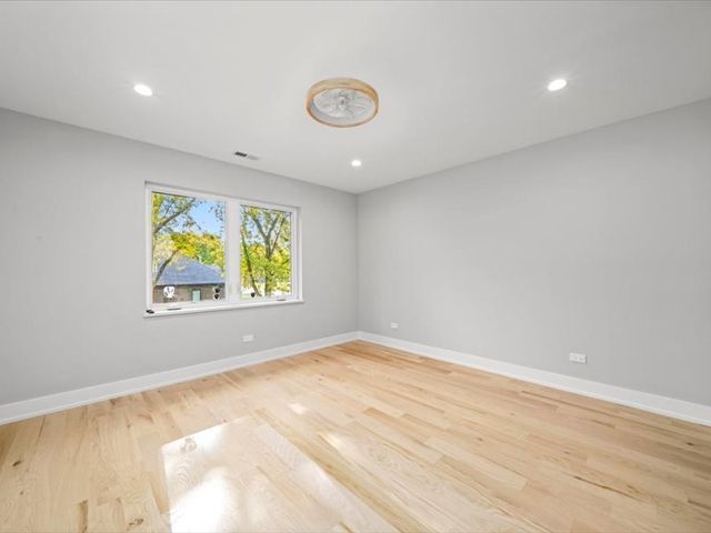 7137 S 87th Avenue S, Justice, IL 60458