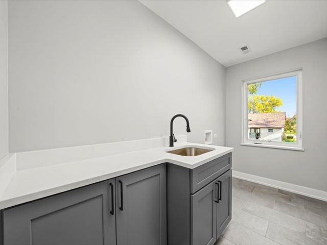 7137 S 87th Avenue S, Justice, IL 60458