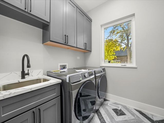 7137 S 87th Avenue S, Justice, IL 60458