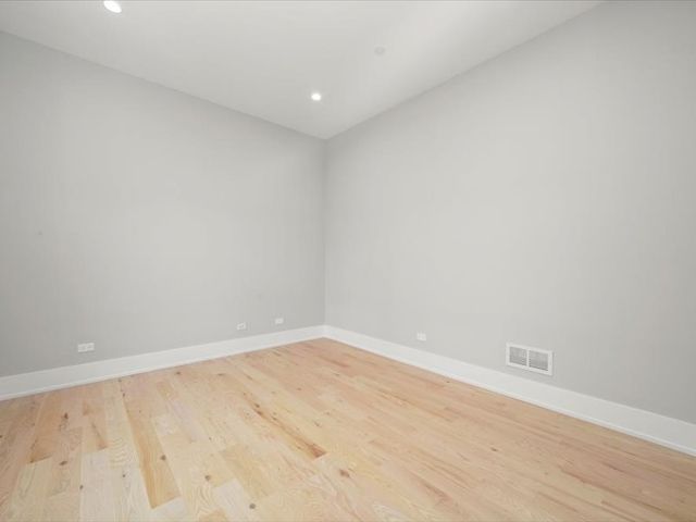 7137 S 87th Avenue S, Justice, IL 60458