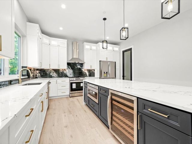 7137 S 87th Avenue S, Justice, IL 60458