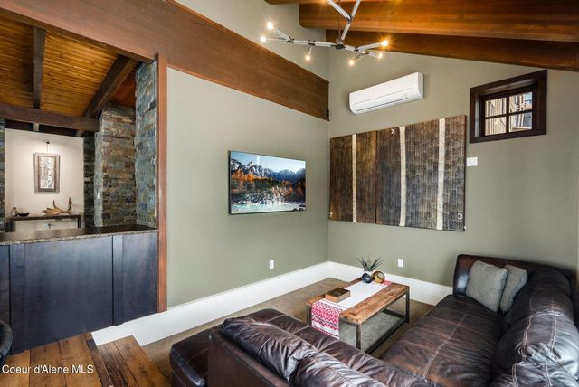 99 Village Ln, Sandpoint, ID 83864