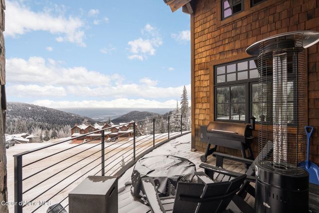 99 Village Ln, Sandpoint, ID 83864