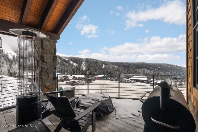 99 Village Ln, Sandpoint, ID 83864