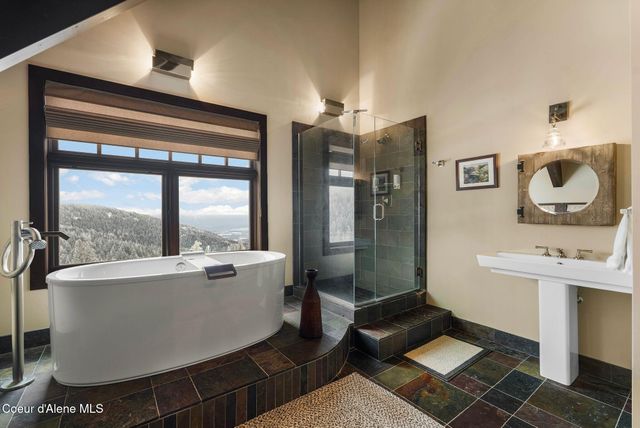 99 Village Ln, Sandpoint, ID 83864