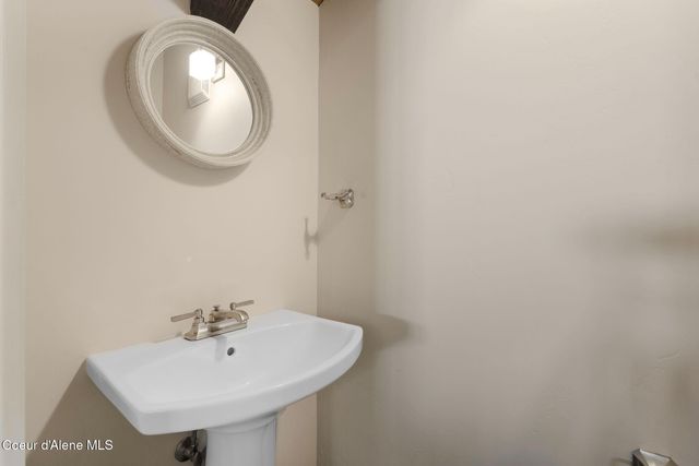 99 Village Ln, Sandpoint, ID 83864