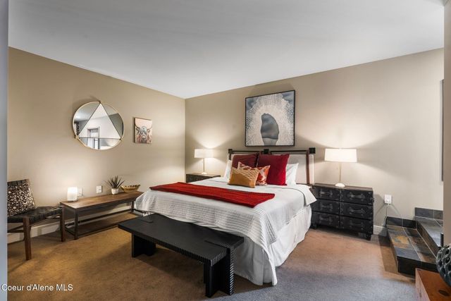 99 Village Ln, Sandpoint, ID 83864