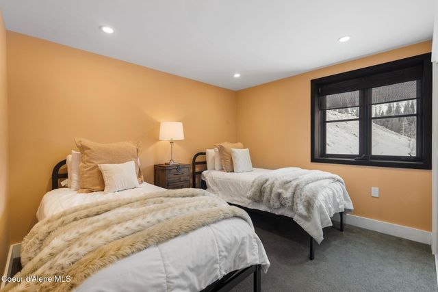 99 Village Ln, Sandpoint, ID 83864