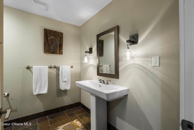 99 Village Ln, Sandpoint, ID 83864