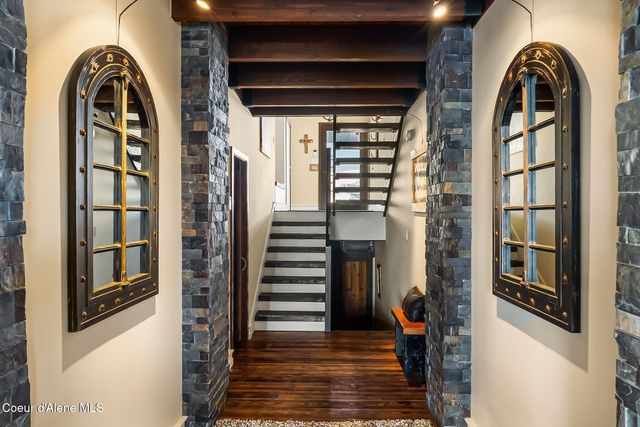 99 Village Ln, Sandpoint, ID 83864