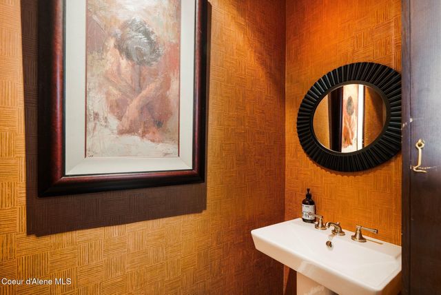 99 Village Ln, Sandpoint, ID 83864