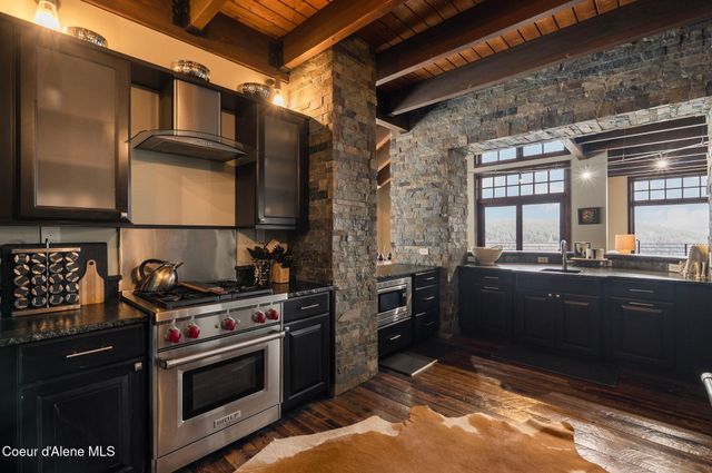 99 Village Ln, Sandpoint, ID 83864