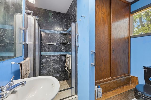 8904 Lemont Road, Downers Grove, IL 60516