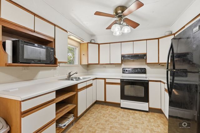 8904 Lemont Road, Downers Grove, IL 60516